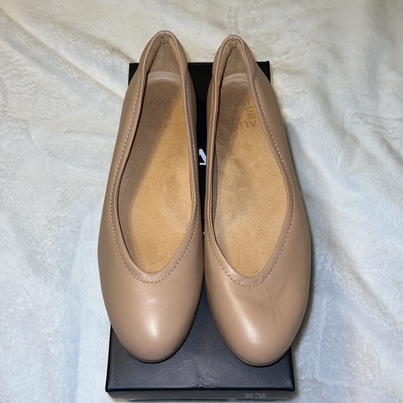 Naturalizer Flats Size 9 1/2 - Picture 2 of 5